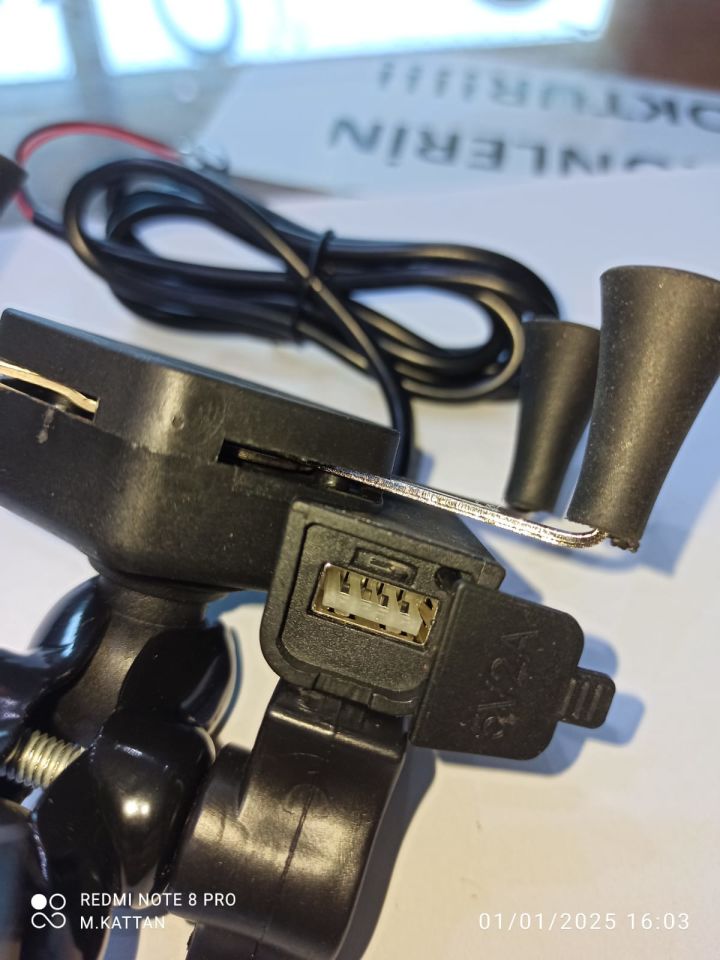 TELEFON TUTUCU [USB ŞARJ ÇIKIŞLI]